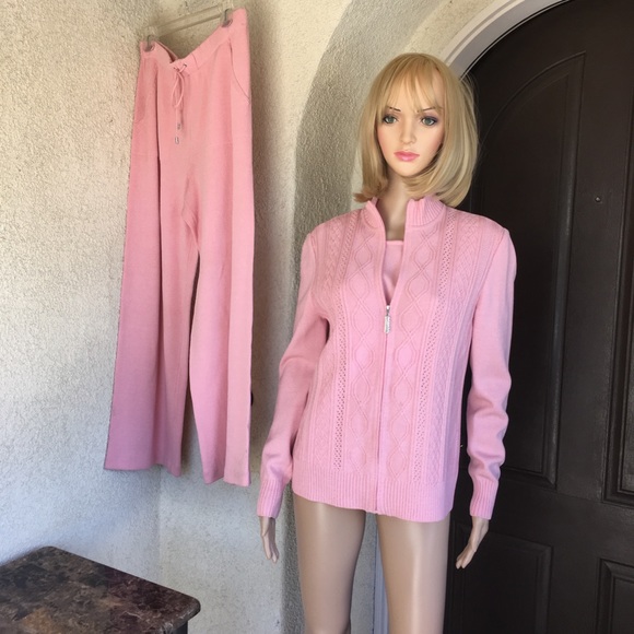 St. John Sweaters - St John Sport Pink Sweater set. Size M.
